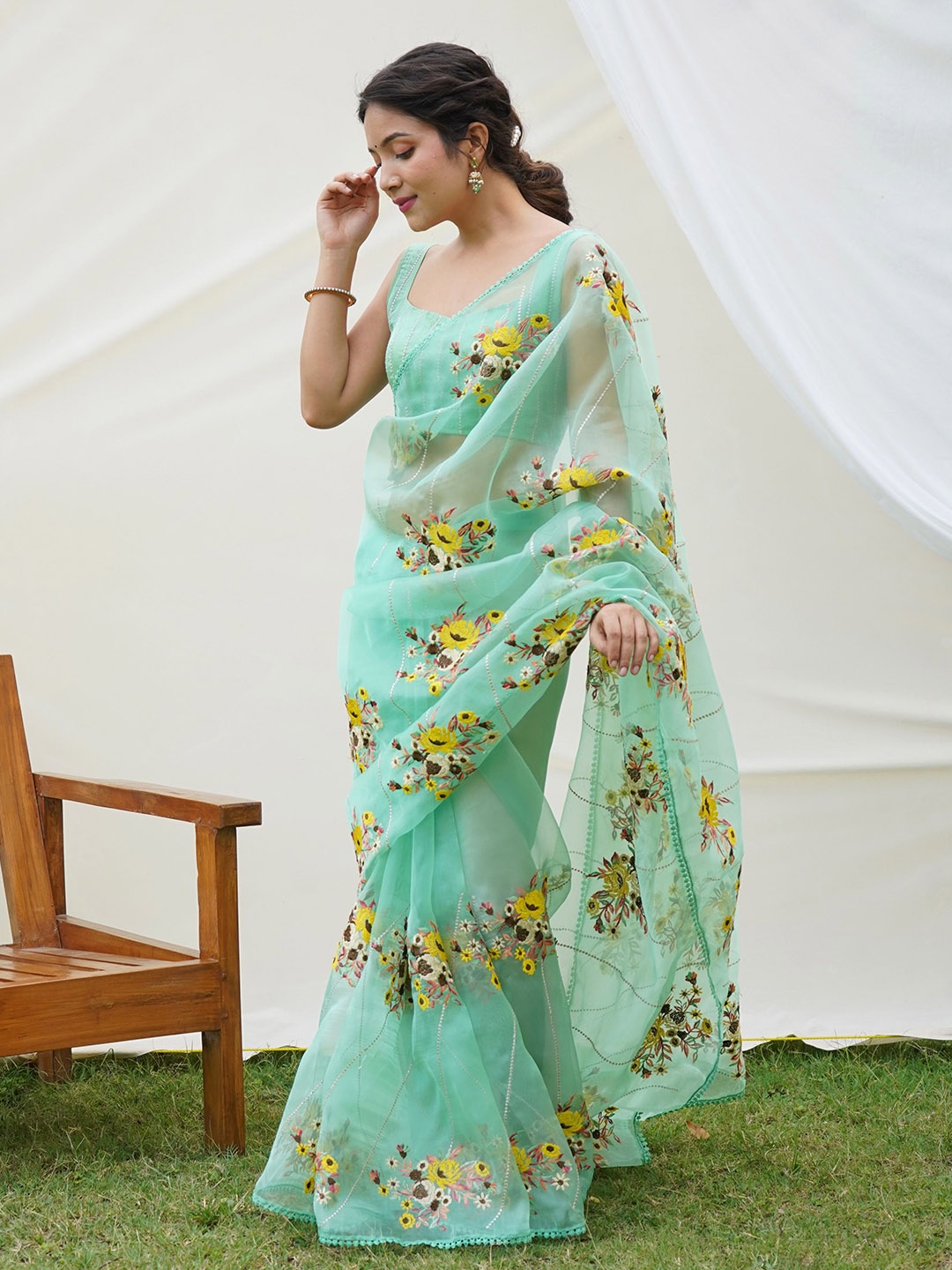 

Mitera Ethnic Motifs Embroidered Organza Saree, Green