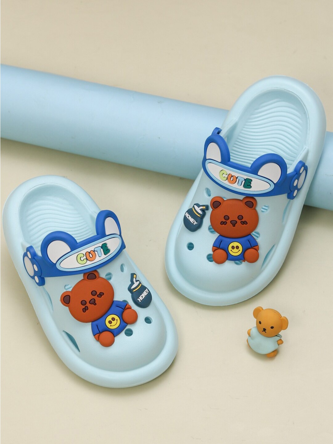 

Yellow Bee Boys Bear Self Design Rubber Clogs, Blue