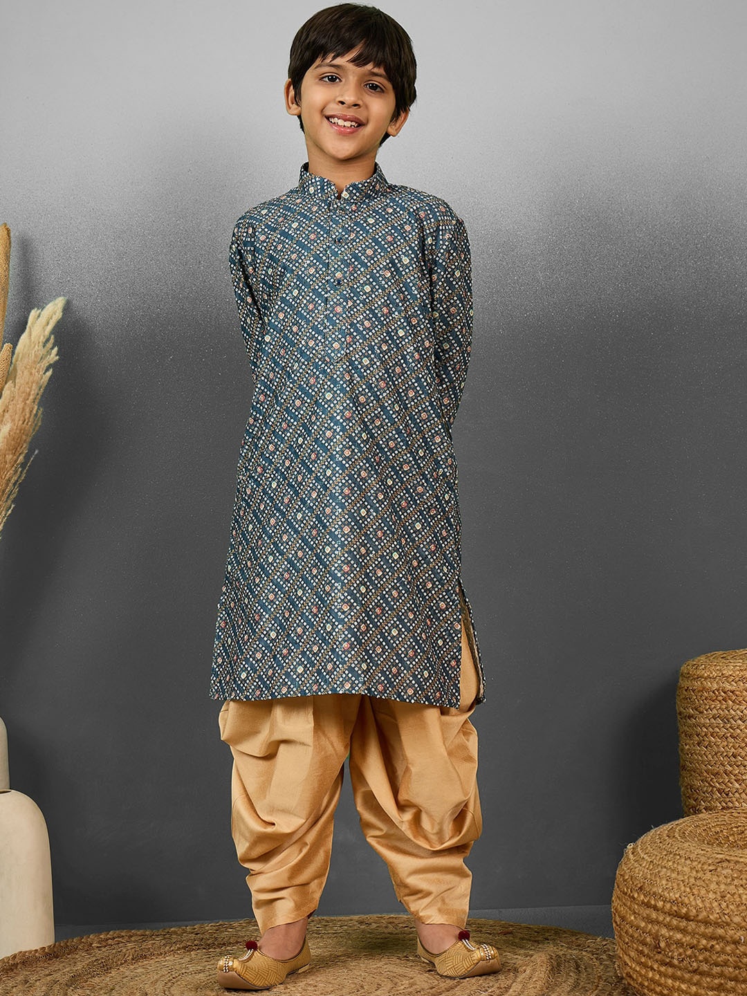 

YK Boys Bandhani Printed Sequinned Straight Kurta With Dhoti Pants, Grey