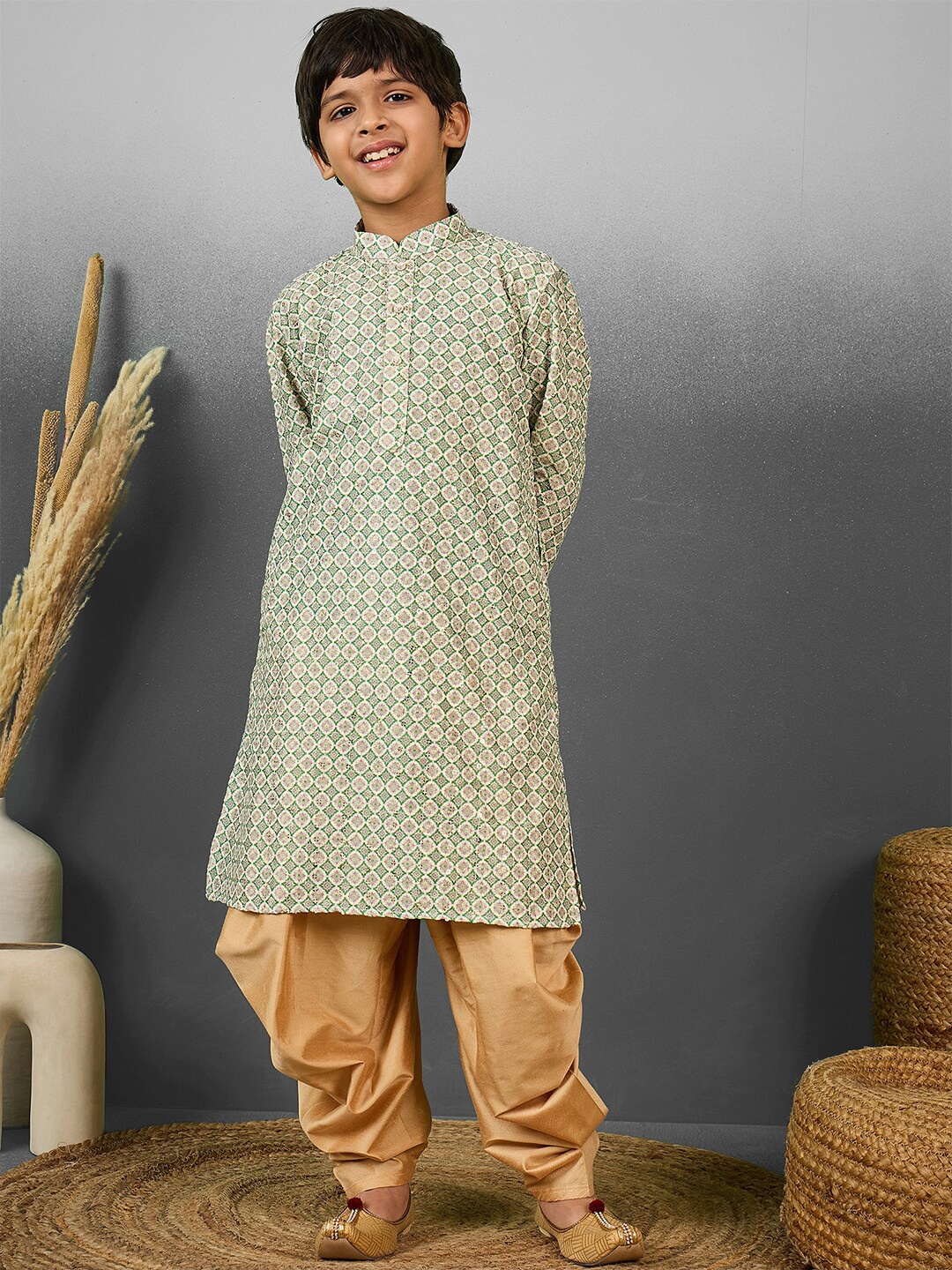 

YK Boys Ethnic Motifs Regular Sequinned Kurta with Dhoti Pant, Green