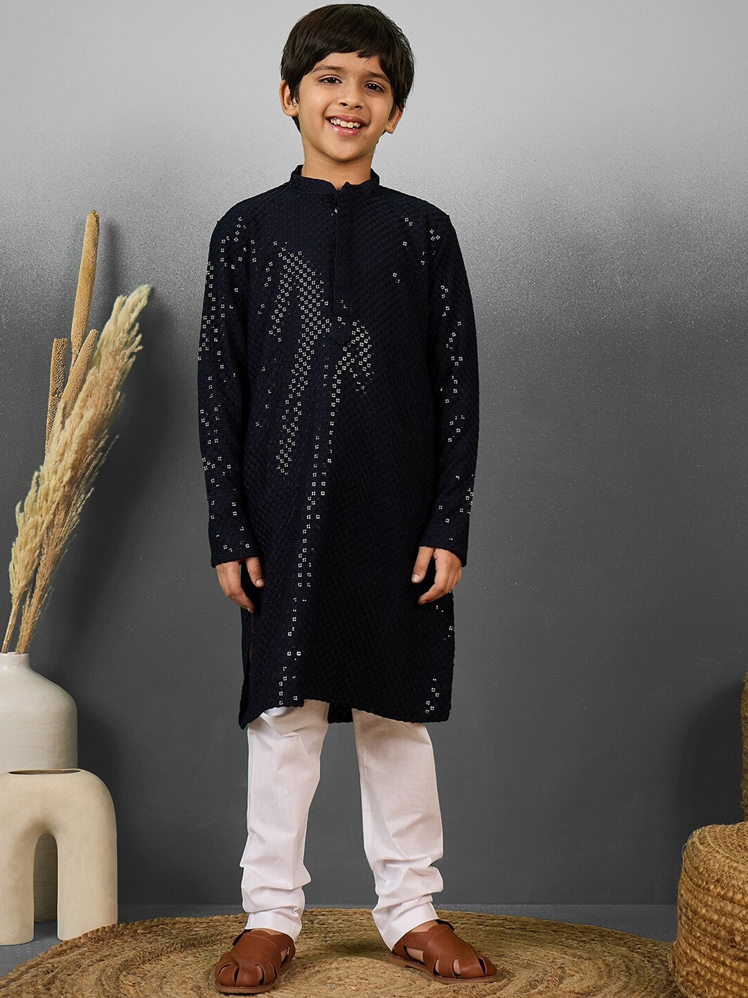 

YK Boys Ethnic Motifs Embroidered Regular Sequinned Kurta with Churidar, Navy blue