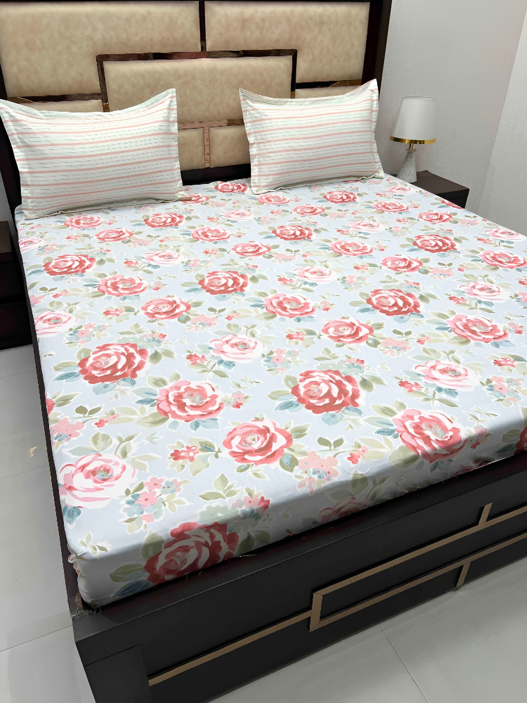

Pure Decor Blue & Red Floral Cotton 240 TC King Bedsheet With 2 Pillow Covers