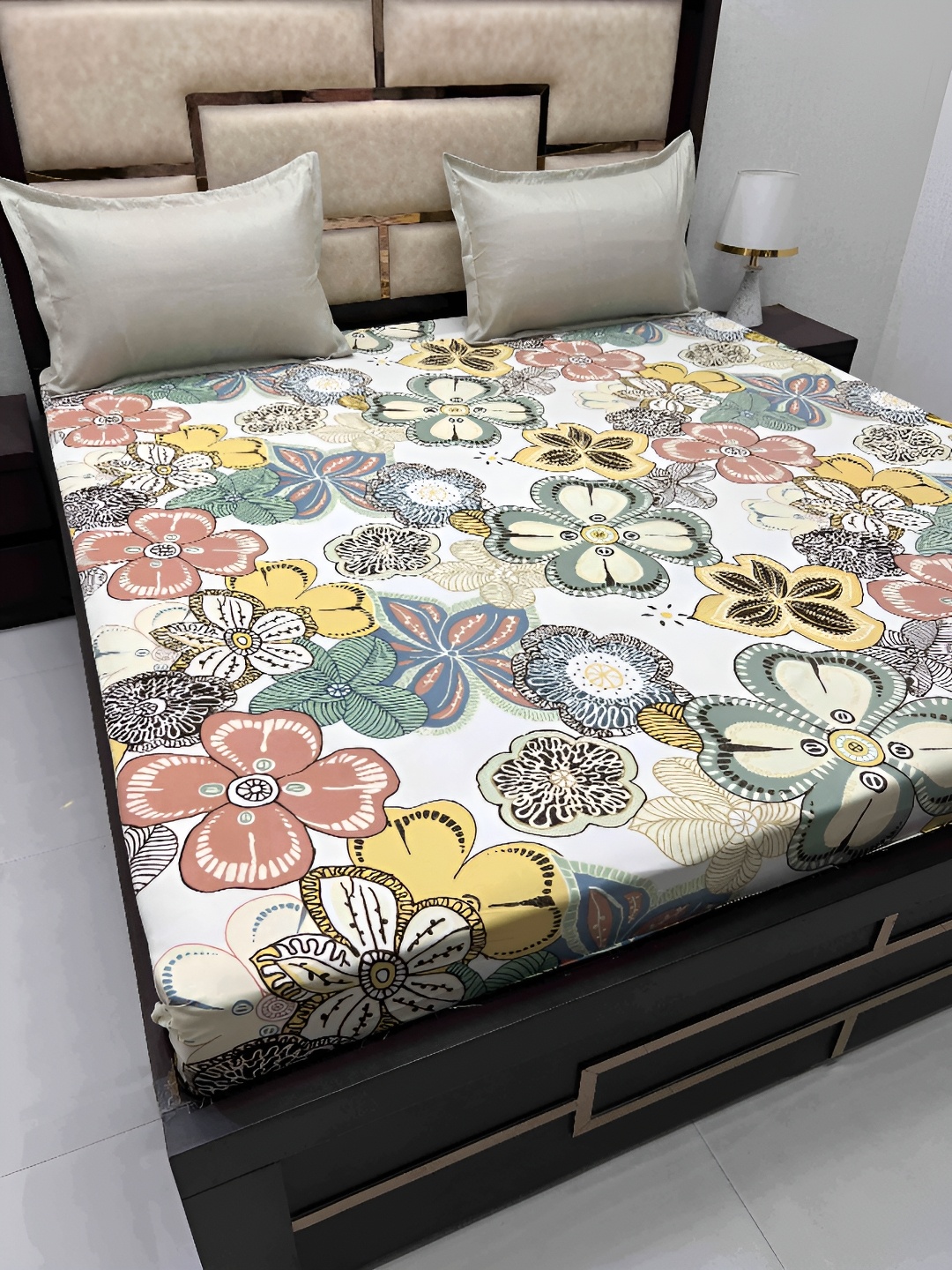 

Pure Decor White & Green Floral Cotton 240 TC King Bedsheet With 2 Pillow Covers