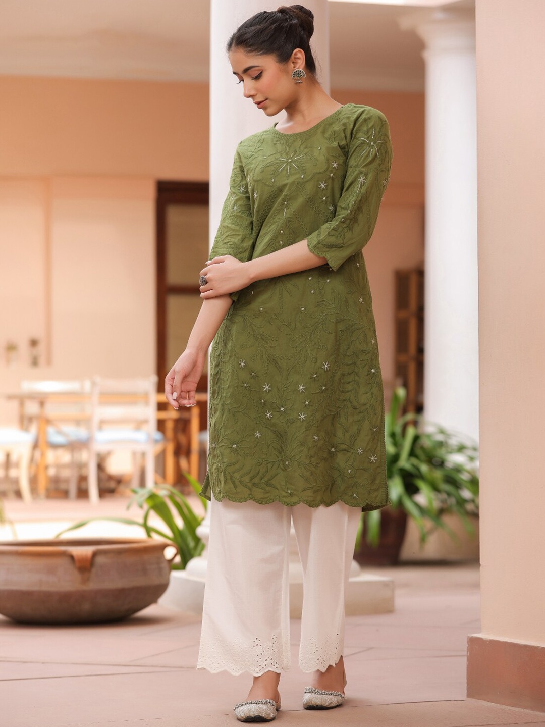 

SAVI Floral Embroidered Pure Cotton Straight Kurta, Green