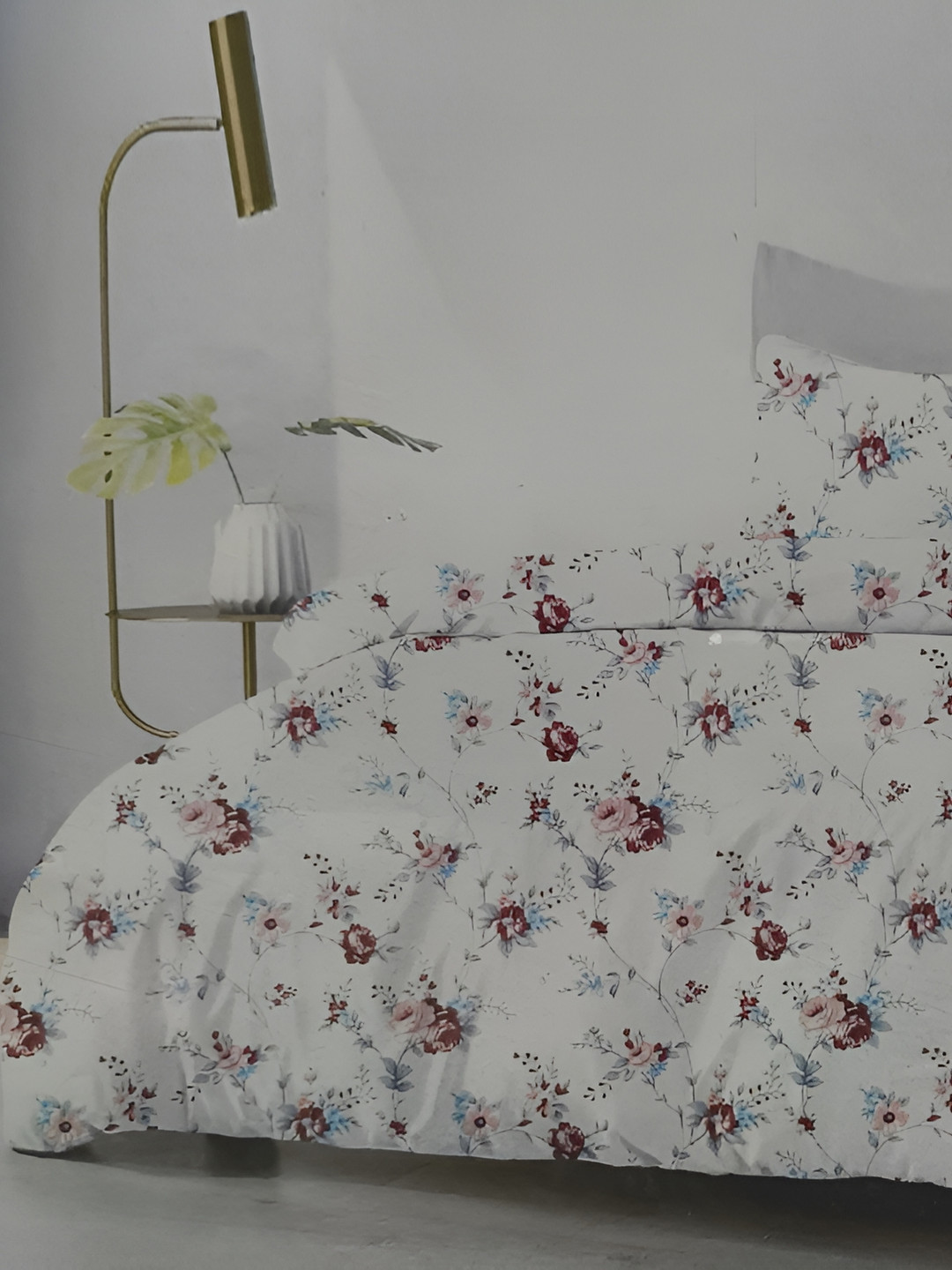 

Signature White & Maroon Floral Cotton 4 Piece Double King Fine Bedding Set