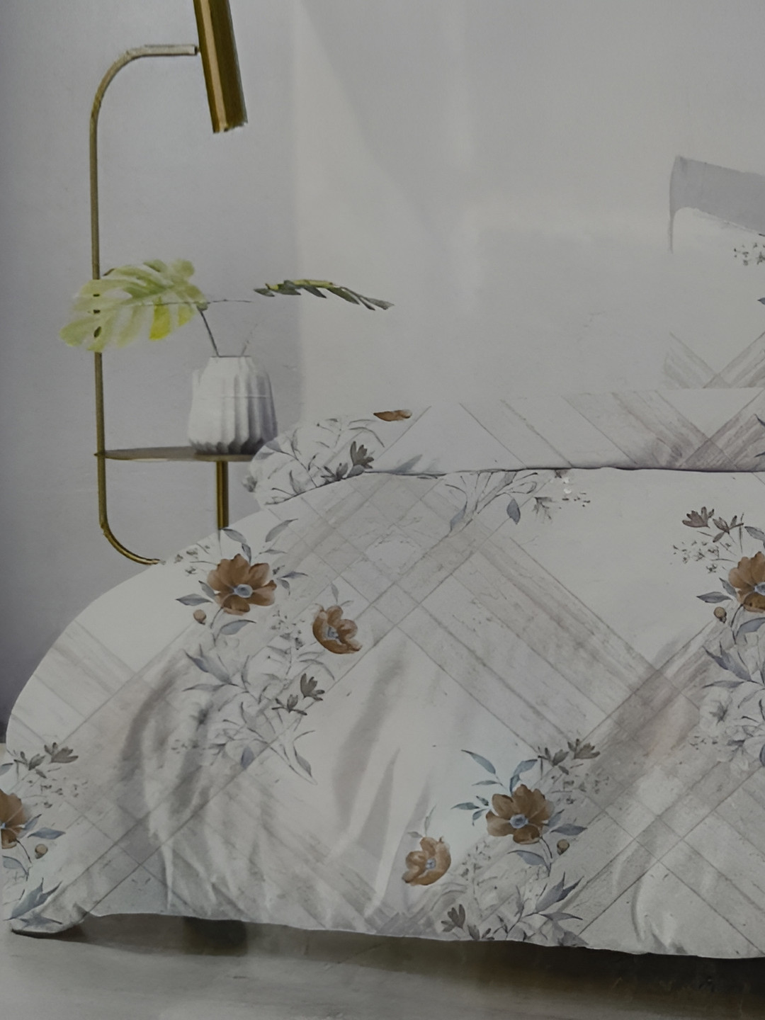 

Signature White & Brown Floral Cotton 4 Piece Double King Fine Bedding Set
