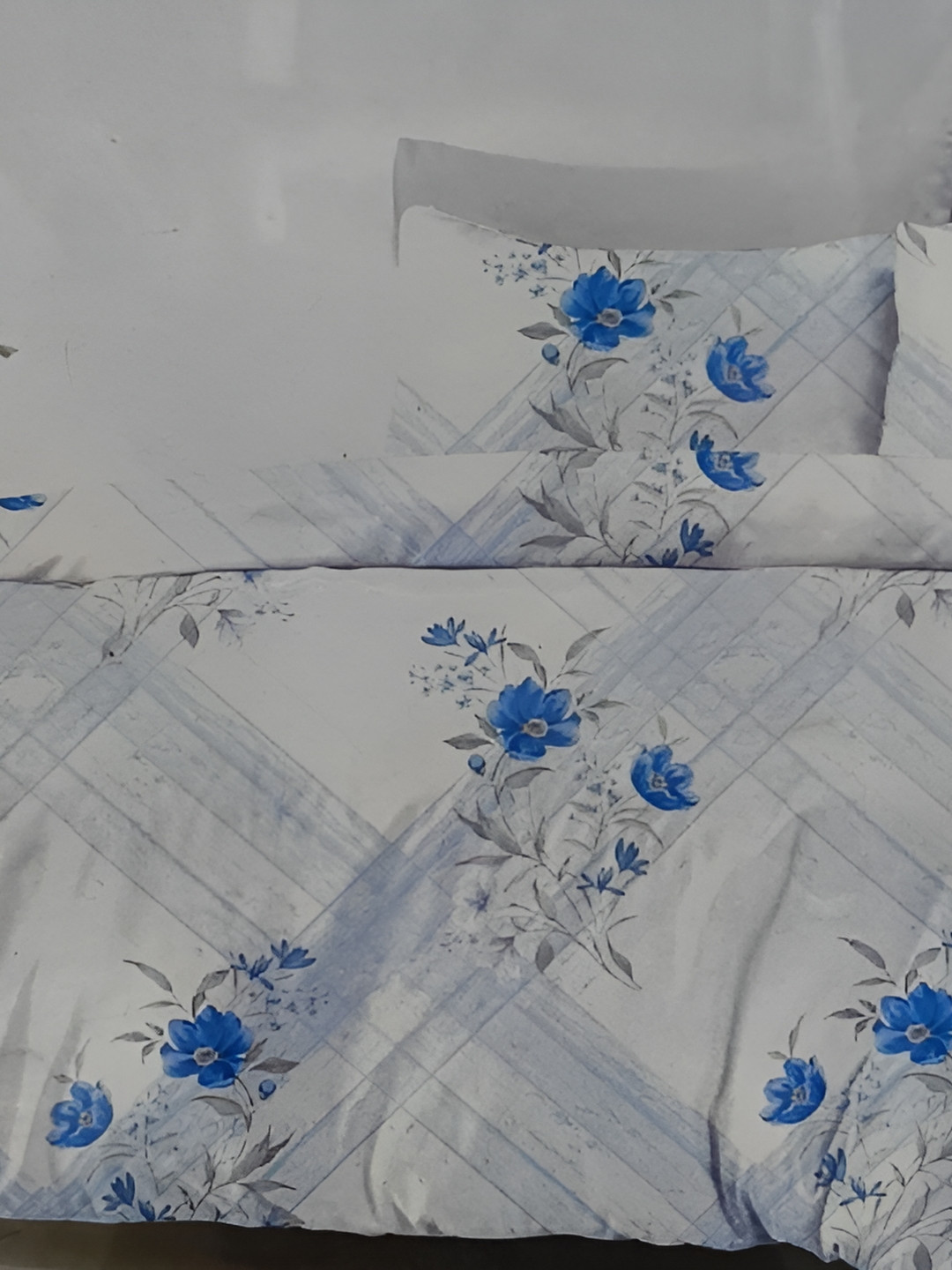 

Signature White & Blue Floral Cotton 4 Piece Double King Fine Bedding Set