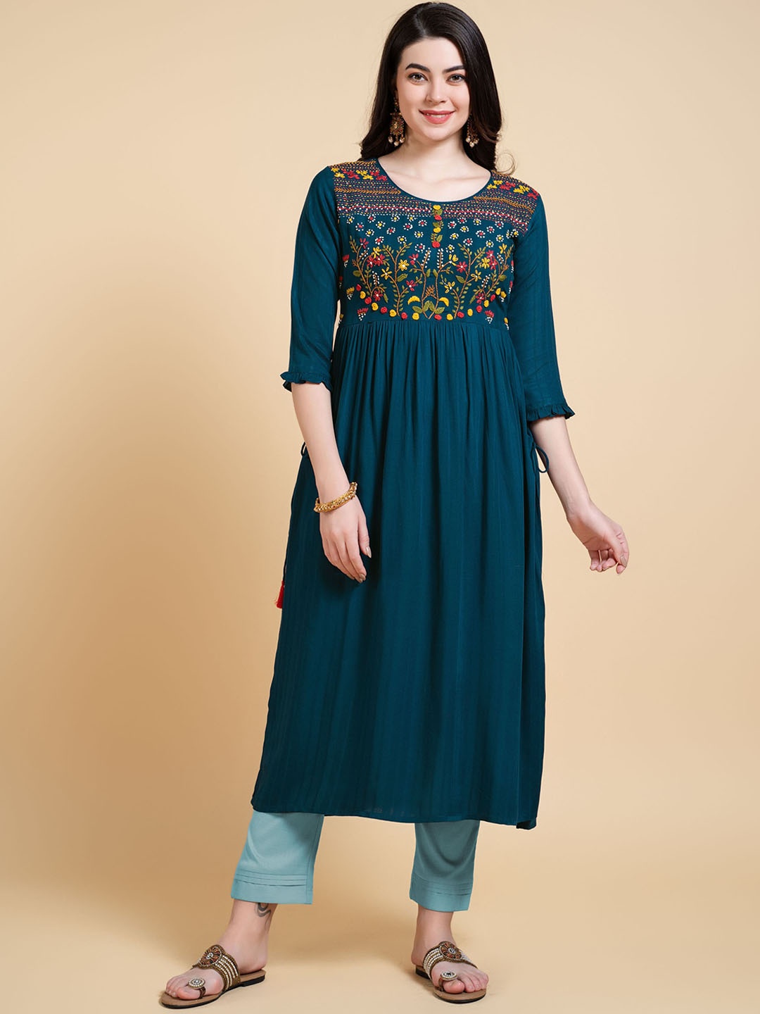 

MOJILAA Round Neck Geometric Yoke Design Thread Work Kurta, Teal
