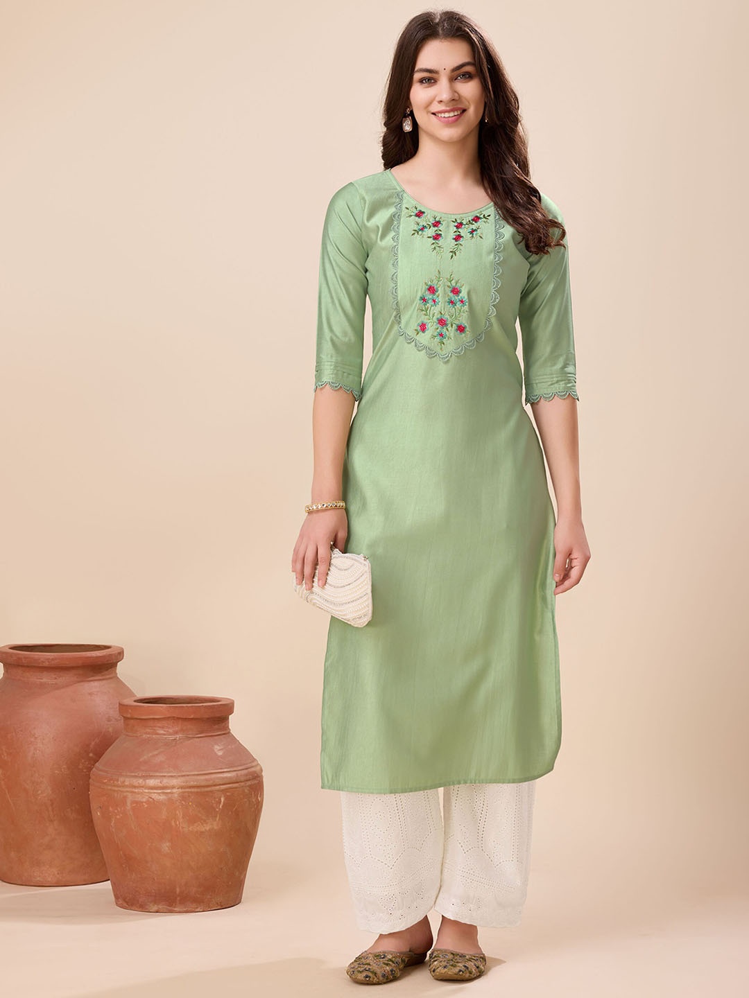 

MOJILAA Women Floral Embroidered Straight Kurta, Green