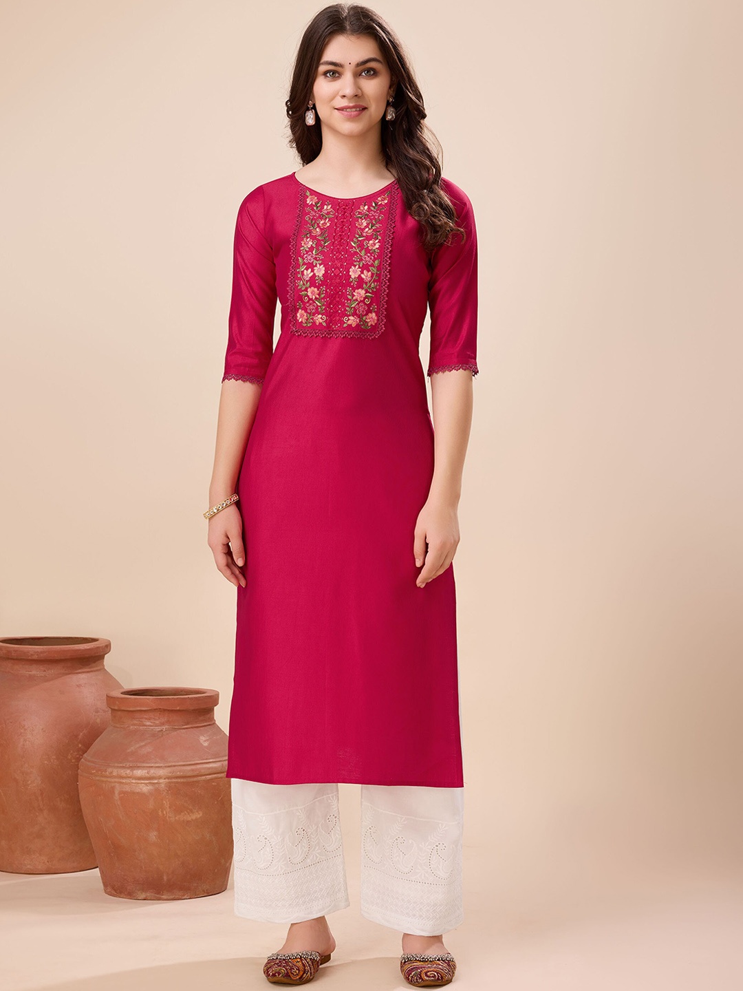 

MOJILAA Floral Yoke Design Embroidered Straight Kurta, Magenta