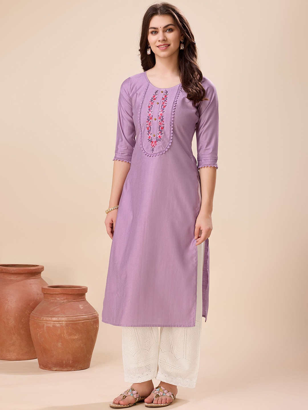 

MOJILAA Floral Yoke Design Thread Work Straight Kurta, Lavender