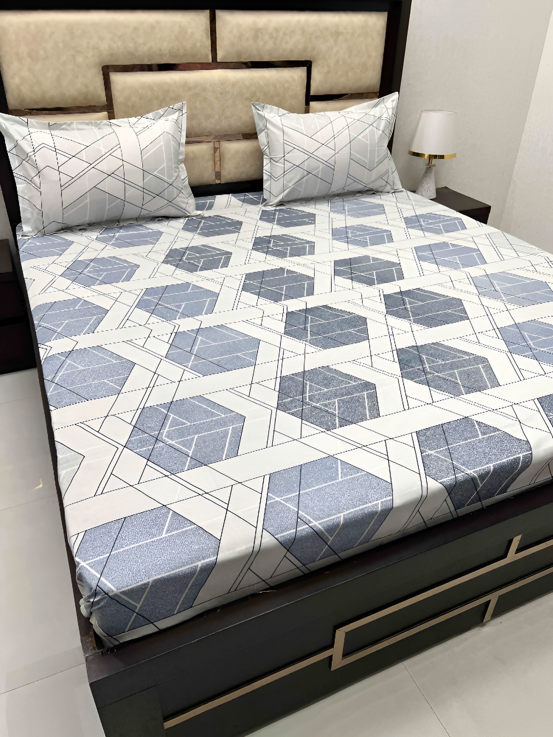 

Pure Decor Grey & White Geometric Cotton 330 TC King Bedsheet with 2 Pillow Covers