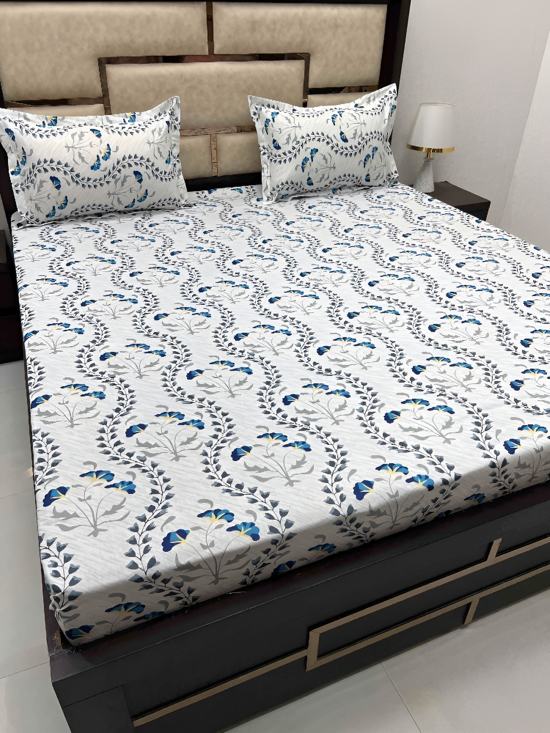 

Pure Decor White & Blue Floral 330 TC Pure Cotton King Bedsheet with 2 Pillow Covers