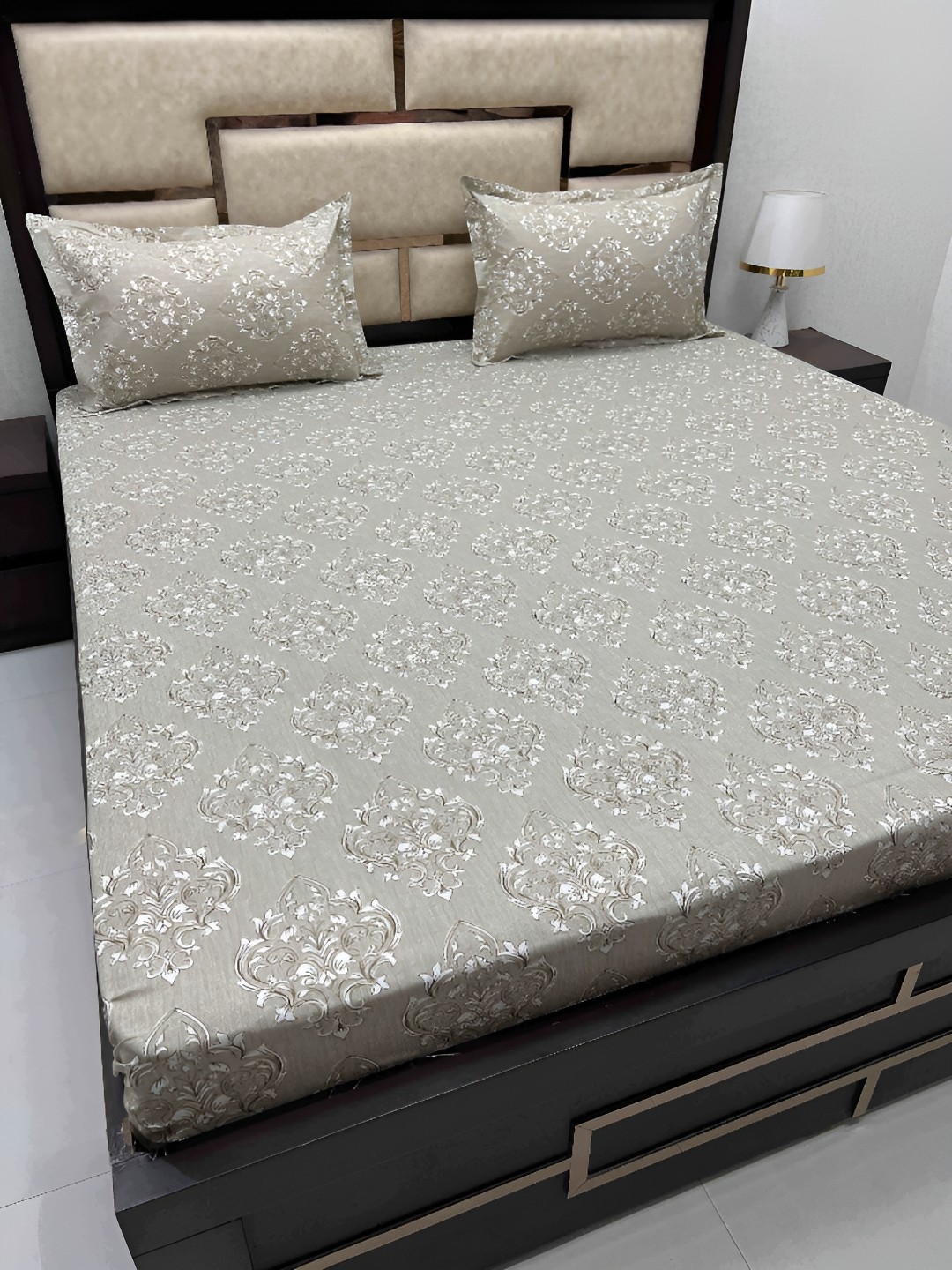 

Pure Decor Green Ethnic Motifs Cotton 330 TC King Bedsheet With 2 Pillow Covers