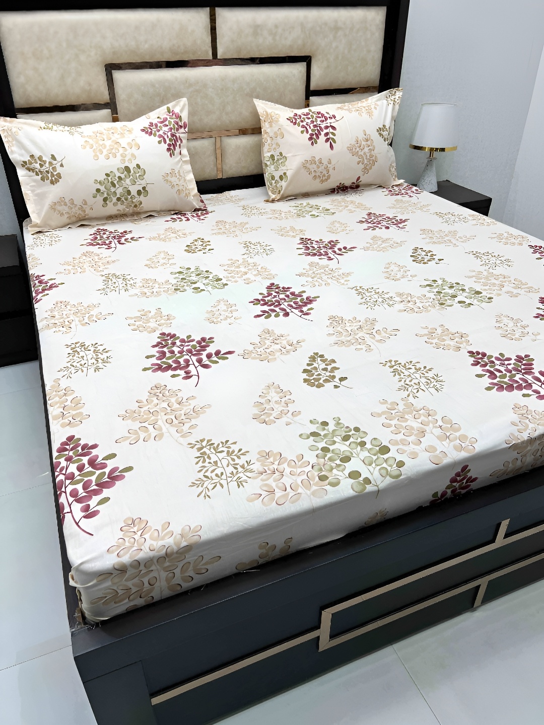 

Pure Decor Peach-Coloured Floral 330 TC Pure Cotton King Bedsheet with 2 Pillow Covers