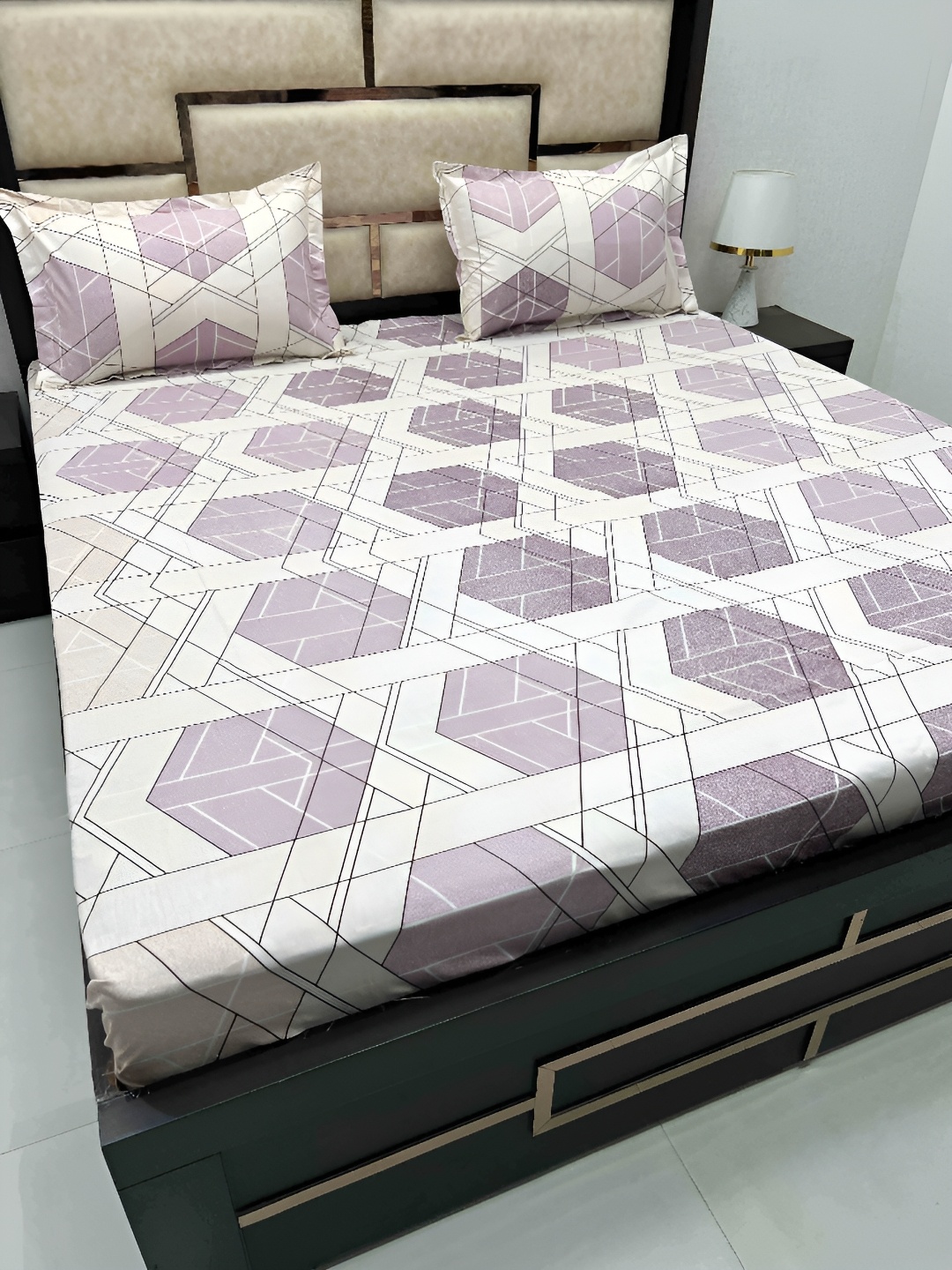 

Pure Decor Purple & White Geometric 330 TC Pure Cotton King Bedsheet with 2 Pillow Covers