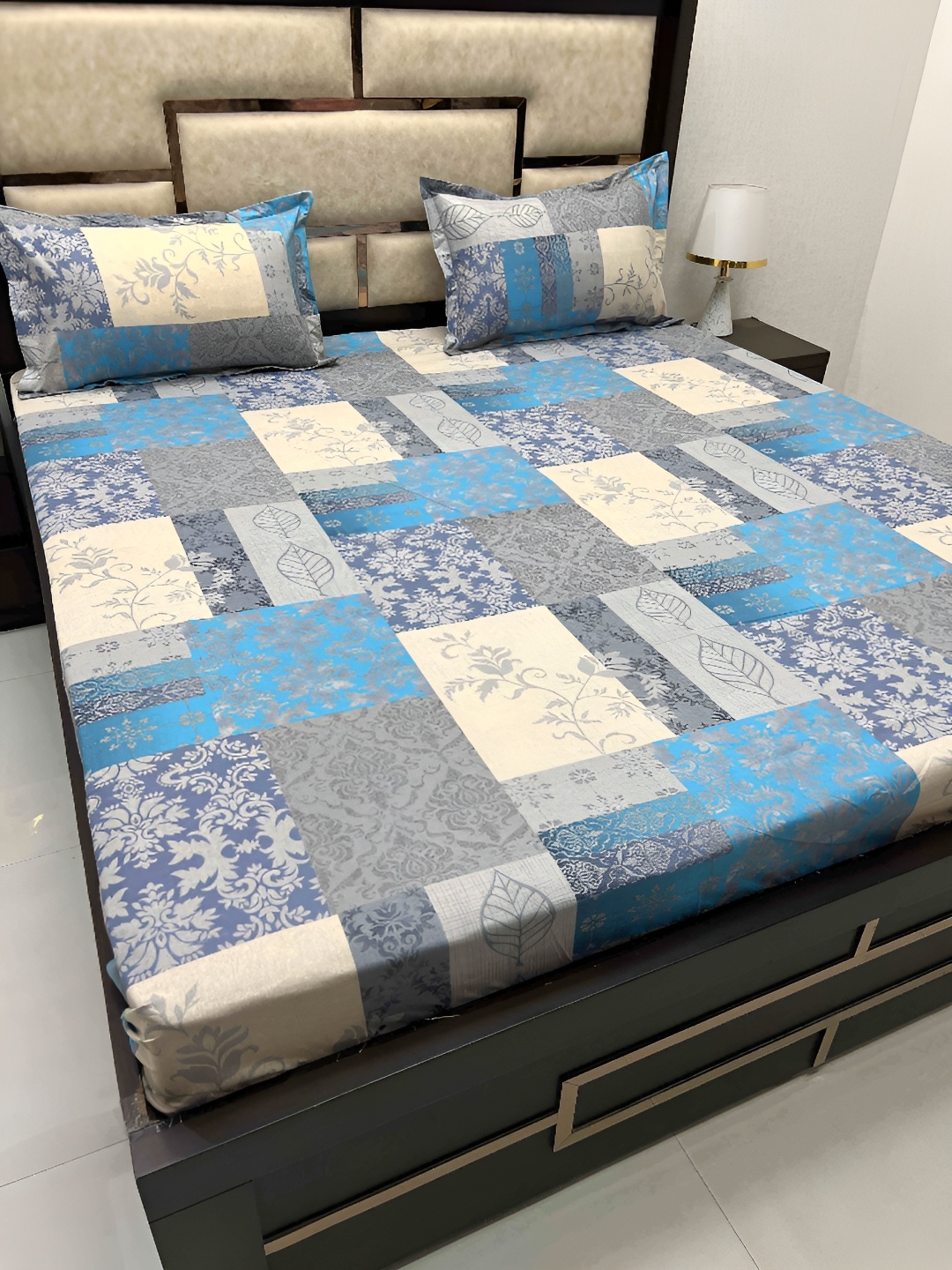 

Pure Decor Blue & Grey Floral Cotton 330 TC King Bedsheet With 2 Pillow Covers