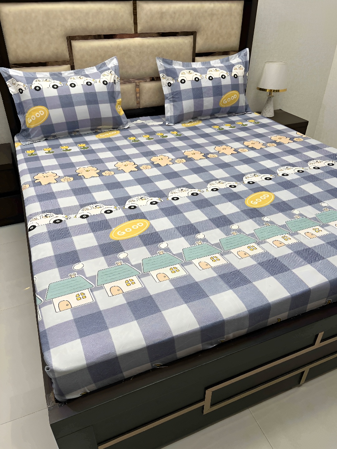 

Pure Decor Grey & White Printed Cotton 240 TC Queen Bedsheet With 2 Pillow Covers
