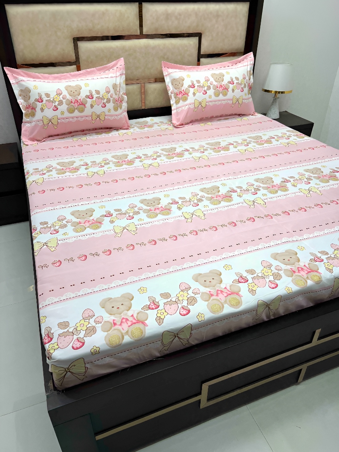

Pure Decor Pink & White Printed Cotton 240 TC Queen Bedsheet With 2 Pillow Covers