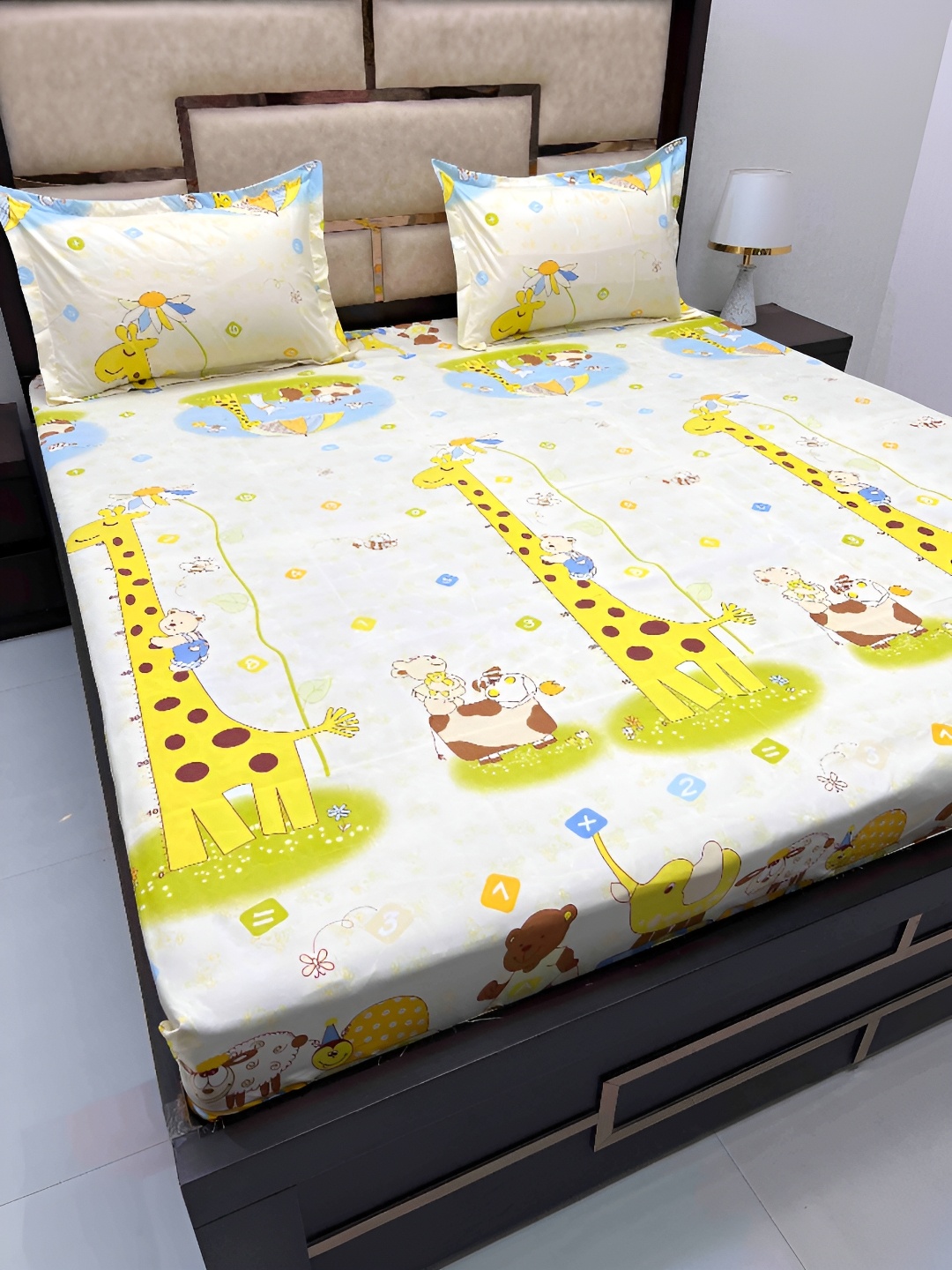 

Pure Decor White & Blue Printed Cotton 240 TC Queen Bedsheet With 2 Pillow Covers