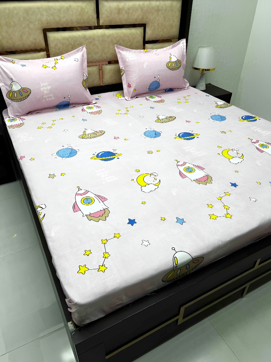 

Pure Decor Pink & Blue Printed Cotton 240 TC Queen Bedsheet With 2 Pillow Covers