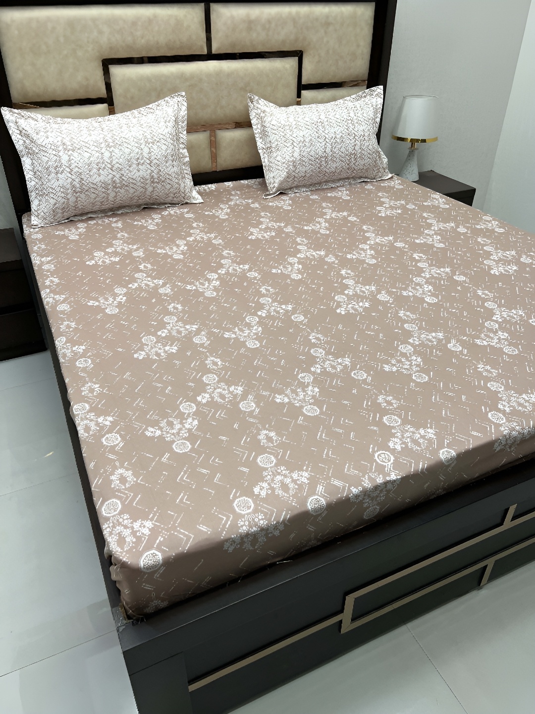 

Pure Decor Brown & White Floral Cotton 350 TC King Bedsheet With 2 Pillow Covers