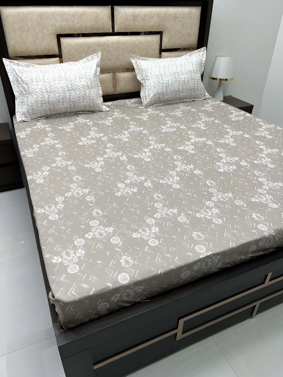 

Pure Decor Brown & White Floral Cotton 350 TC King Bedsheet with 2 Pillow Covers