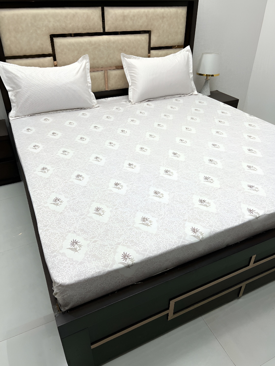 

Pure Decor Cotton King Size Double Bed Bedsheet With 2 Pillow Covers 2.74m X 2.74m, Maroon