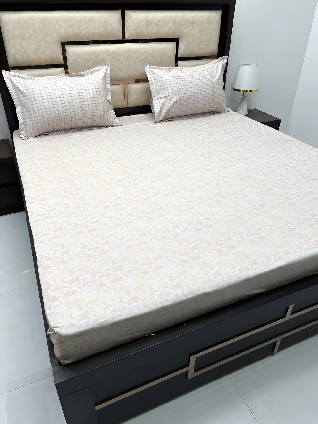 

Pure Decor Beige & White Floral Cotton 350 TC King Bedsheet With 2 Pillow Covers