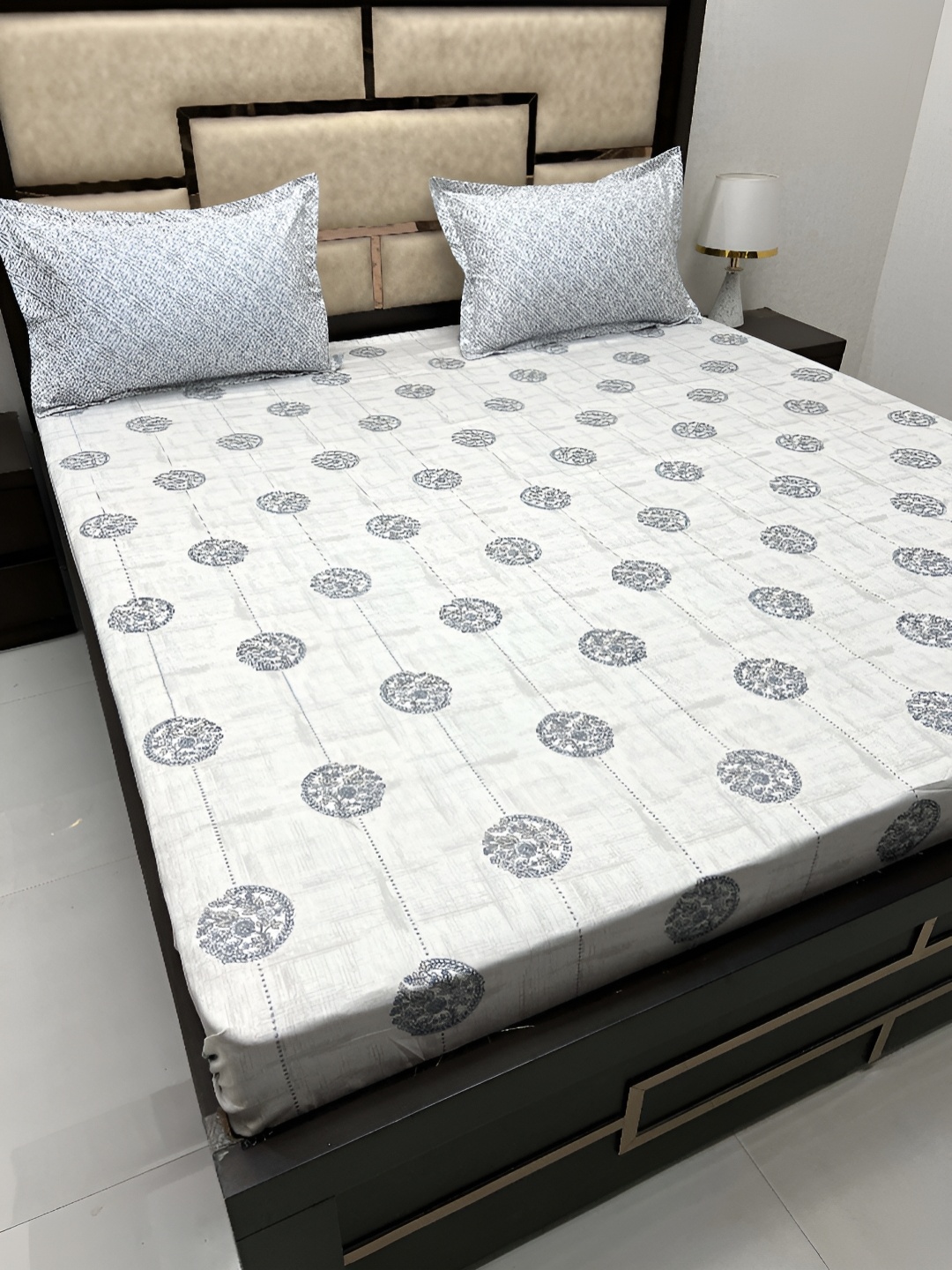 

Pure Decor Grey & White Floral 350 TC Pure Cotton King Bedsheet with 2 Pillow Covers