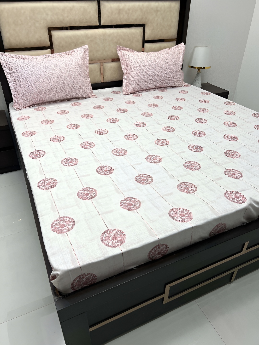 

Pure Decor Peach-Coloured Floral 350 TC Pure Cotton King Bedsheet with 2 Pillow Covers