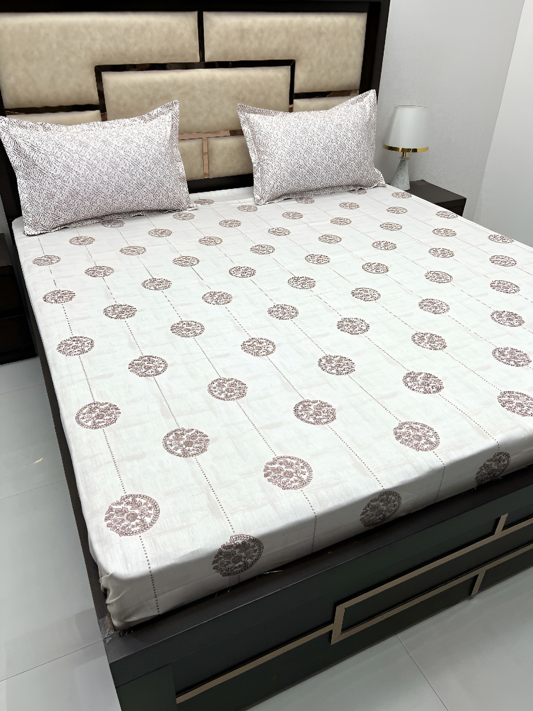 

Pure Decor Brown & Green Floral Cotton 350 TC King Bedsheet With 2 Pillow Covers