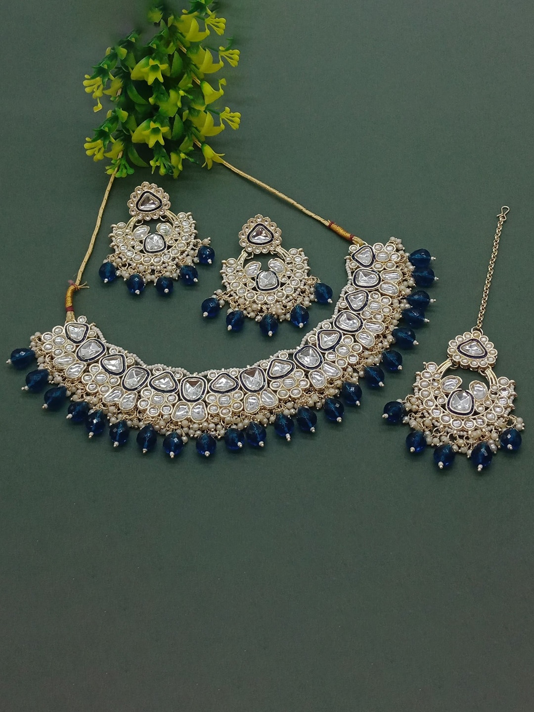 

AASHISH IMITATION Gold-Plated Kundan-Studded & Beaded Jewellery Set