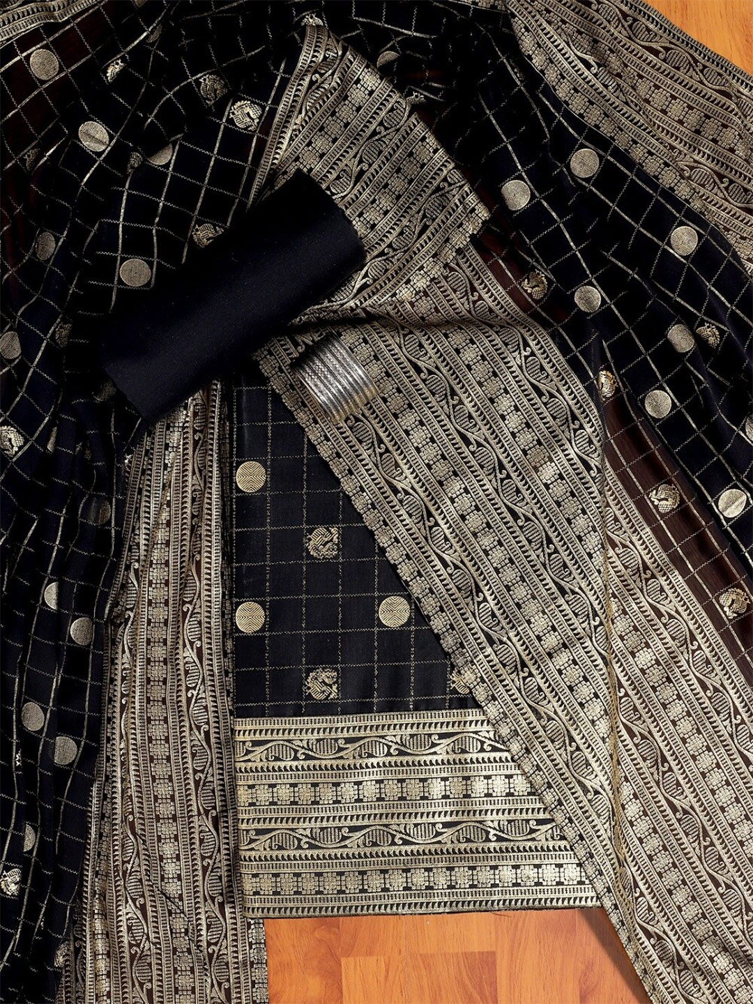 

Ahalyaa Printed Unstitched Dress Material, Black
