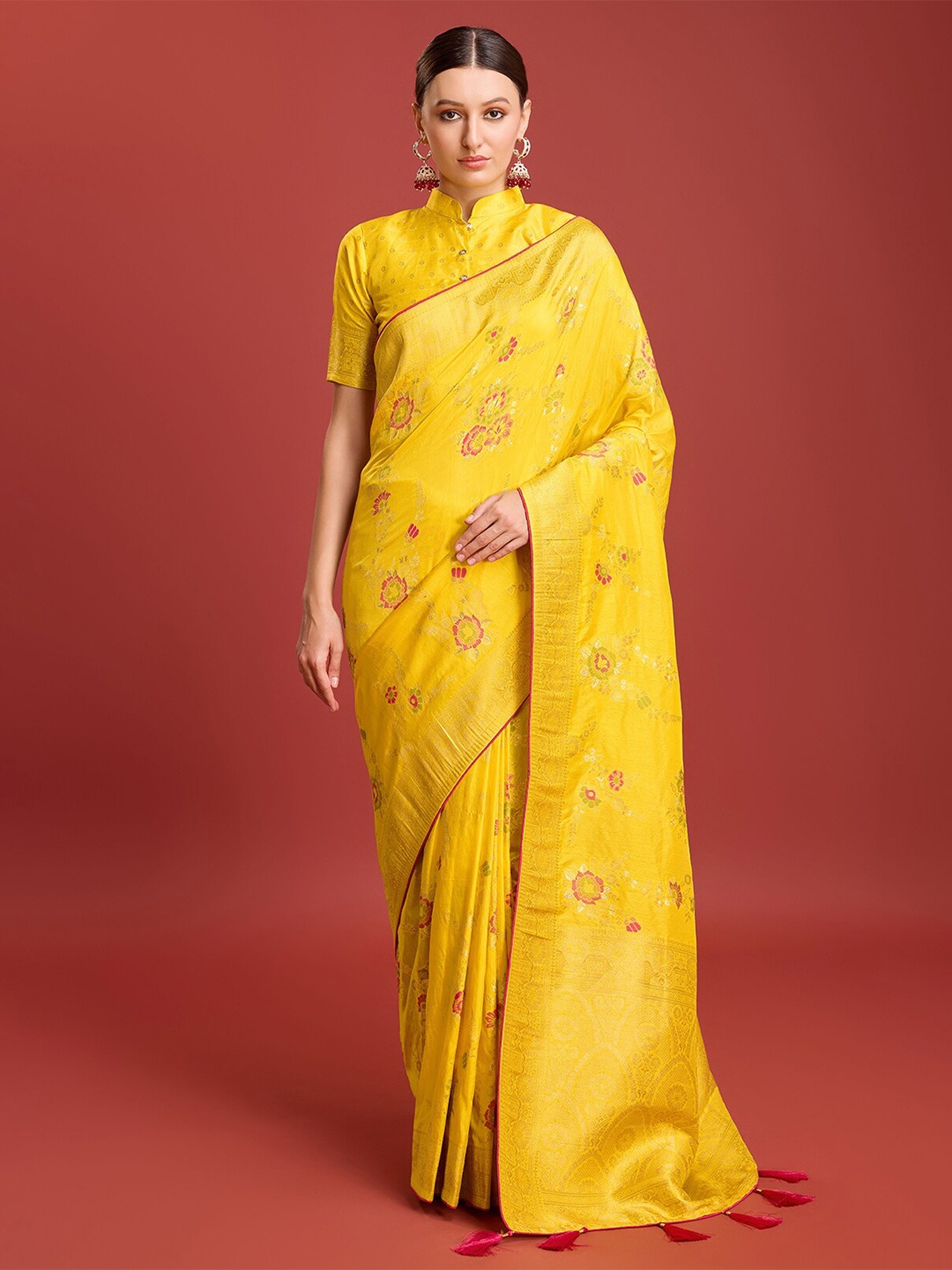 

MONJOLIKA FASHION Floral Woven Design Zari Banarasi Saree, Yellow