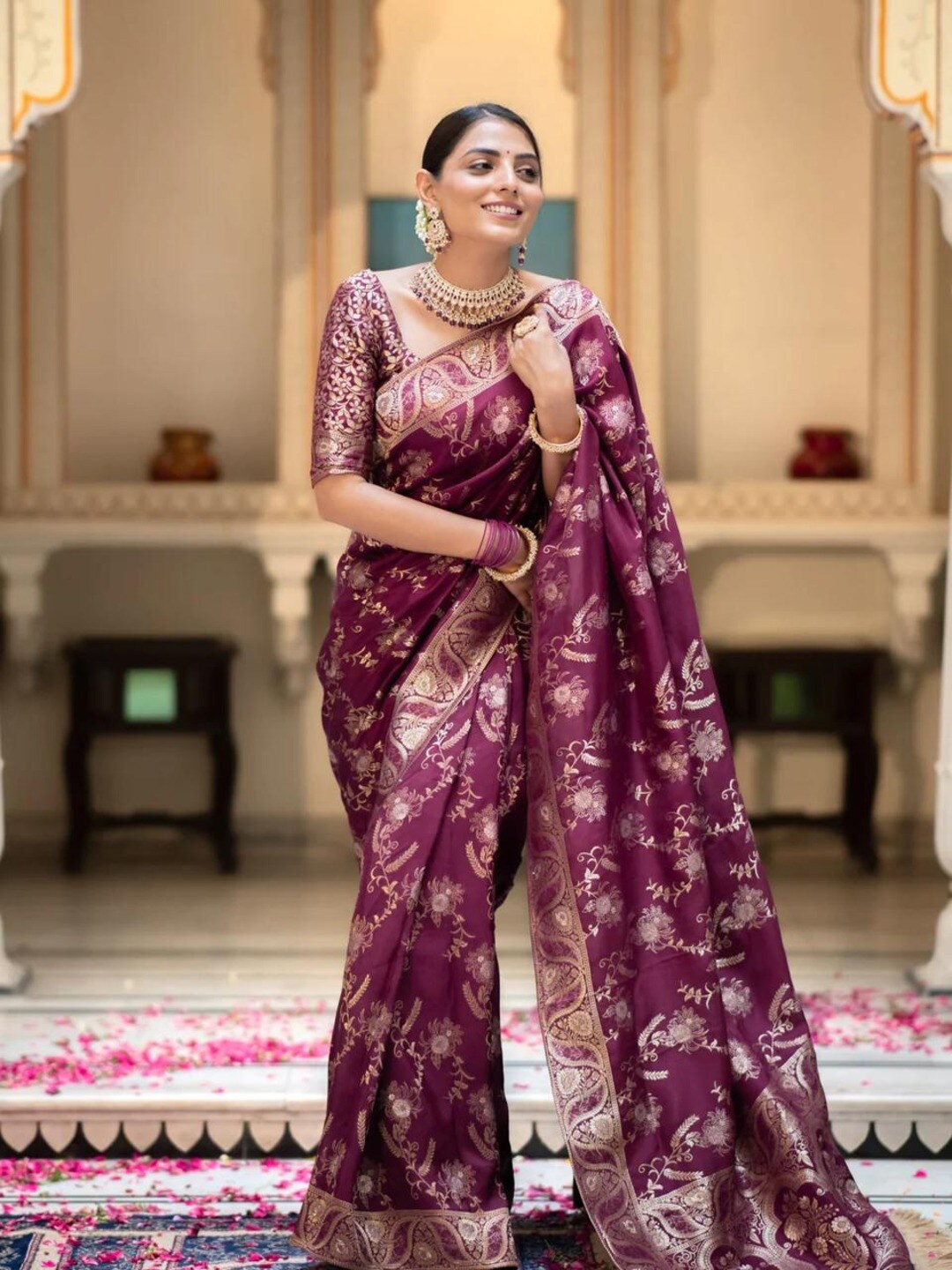

ESOMIC EXPORT Floral Woven Design Zari Art Silk Banarasi Saree, Burgundy