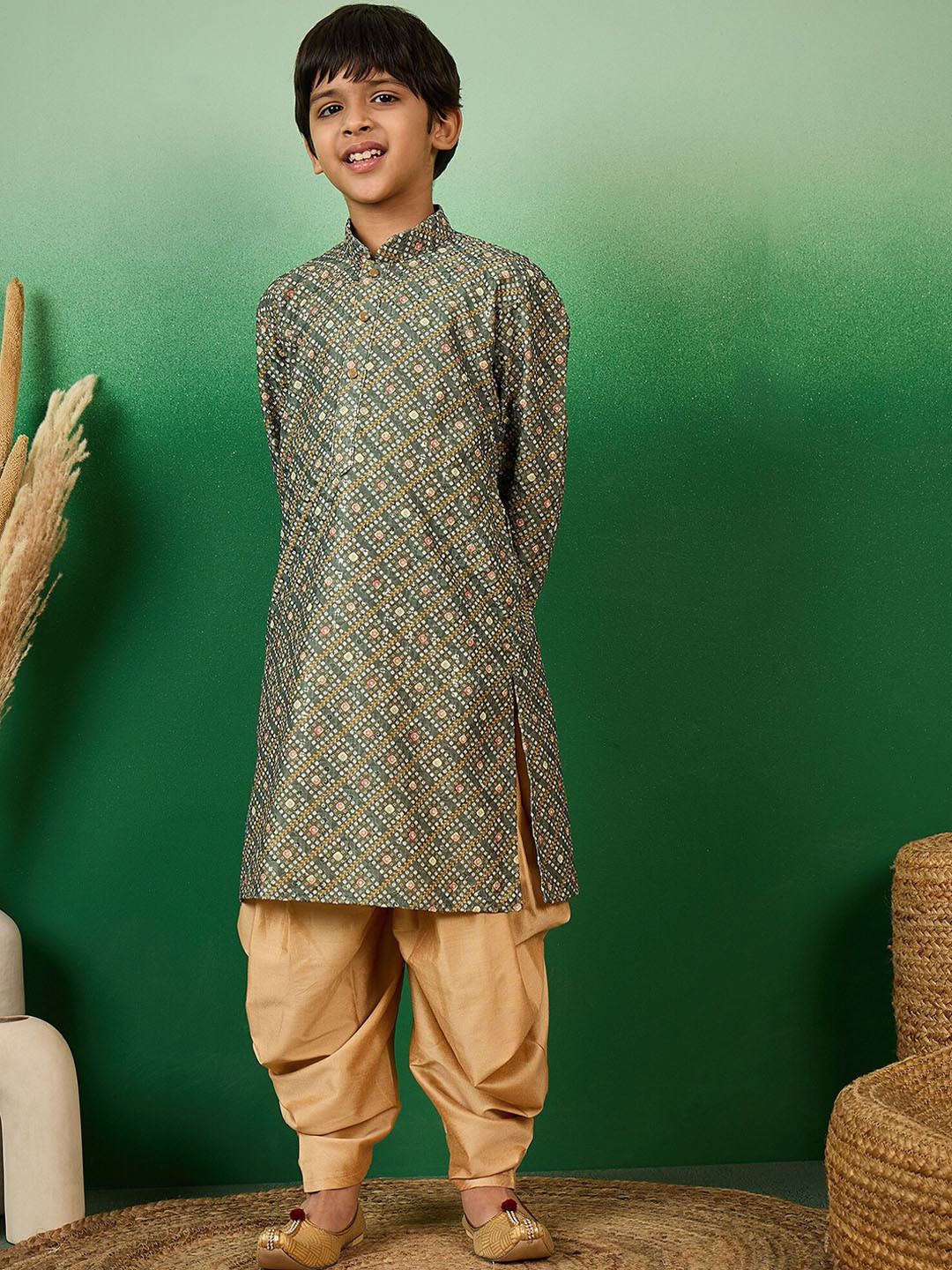 

Sangria Boys Self-Designed Straight Kurta With Dhoti Pant, Green
