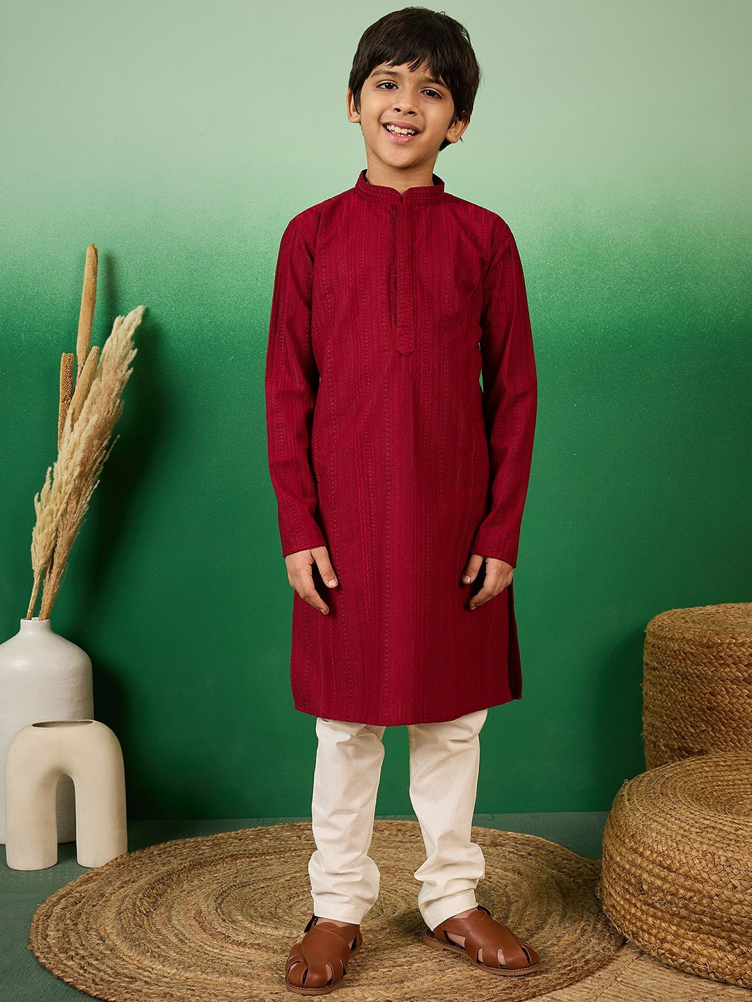 

Sangria Boys Embroidered Mandarin Collar Chikankari Kurta With Pyajama, Maroon