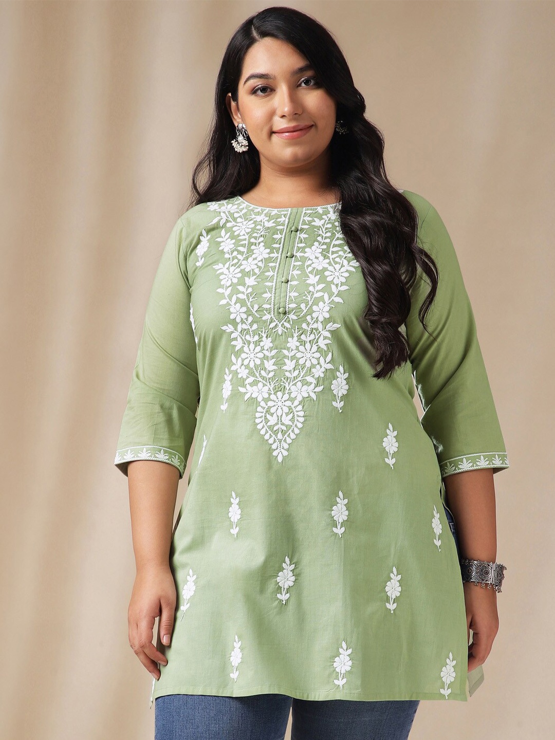 

Janasya Plus Size Floral Embroidered Chikankari Cotton Straight Kurta, Green
