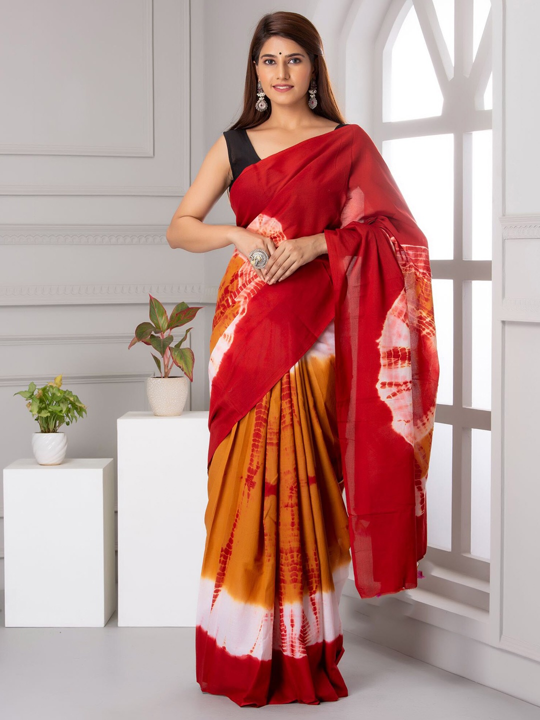 

Shivanya Handicrafts Tie and Dye Pure Cotton Block Print Saree, Red