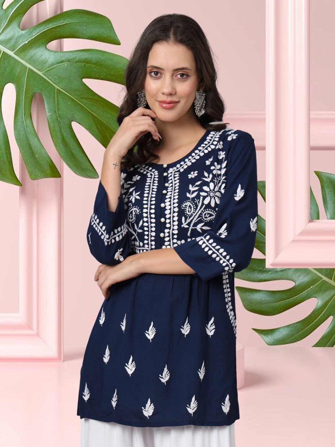 

PARAMOUNT CHIKAN Women Embroidered Lucknowi Chikankari Rayon Kurti, Navy blue