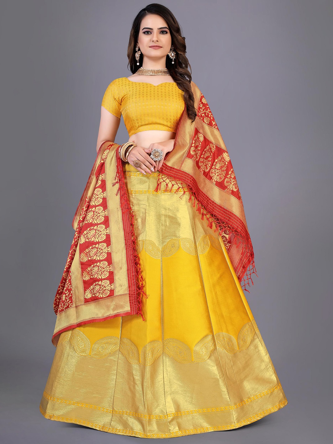 

Rujave Sweetheart Neck Semi-Stitched Lehenga & Unstitched Blouse With Dupatta, Gold