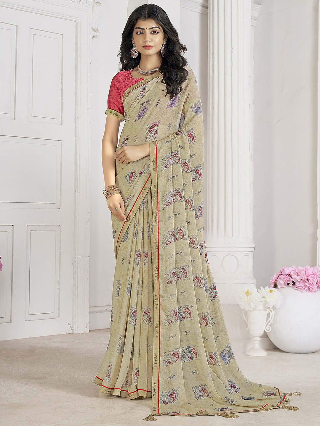 

Mitera Paisley Print Beads and Stones Pure Chiffon Saree, Beige