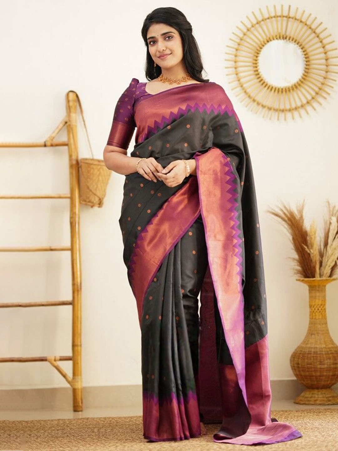 

Marziyaa Ethnic Woven Design Zari Silk Cotton Banarasi Saree, Black