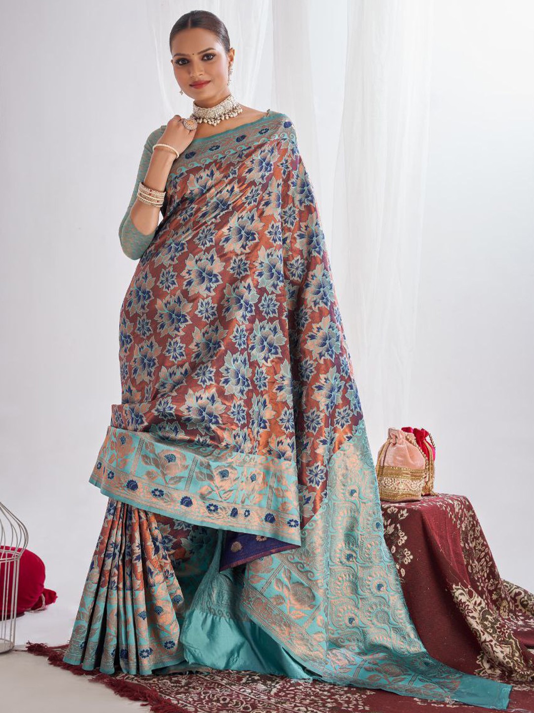 

Marziyaa Floral Woven Design Silk Cotton Banarasi Zari Saree, Maroon