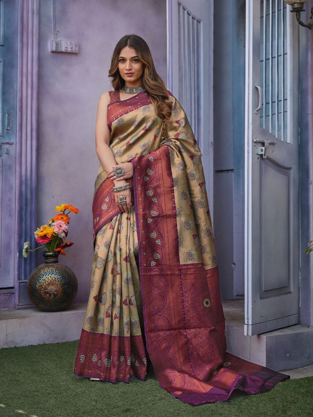 

Marziyaa Woven Design Zari Silk Cotton Banarasi Saree, Khaki