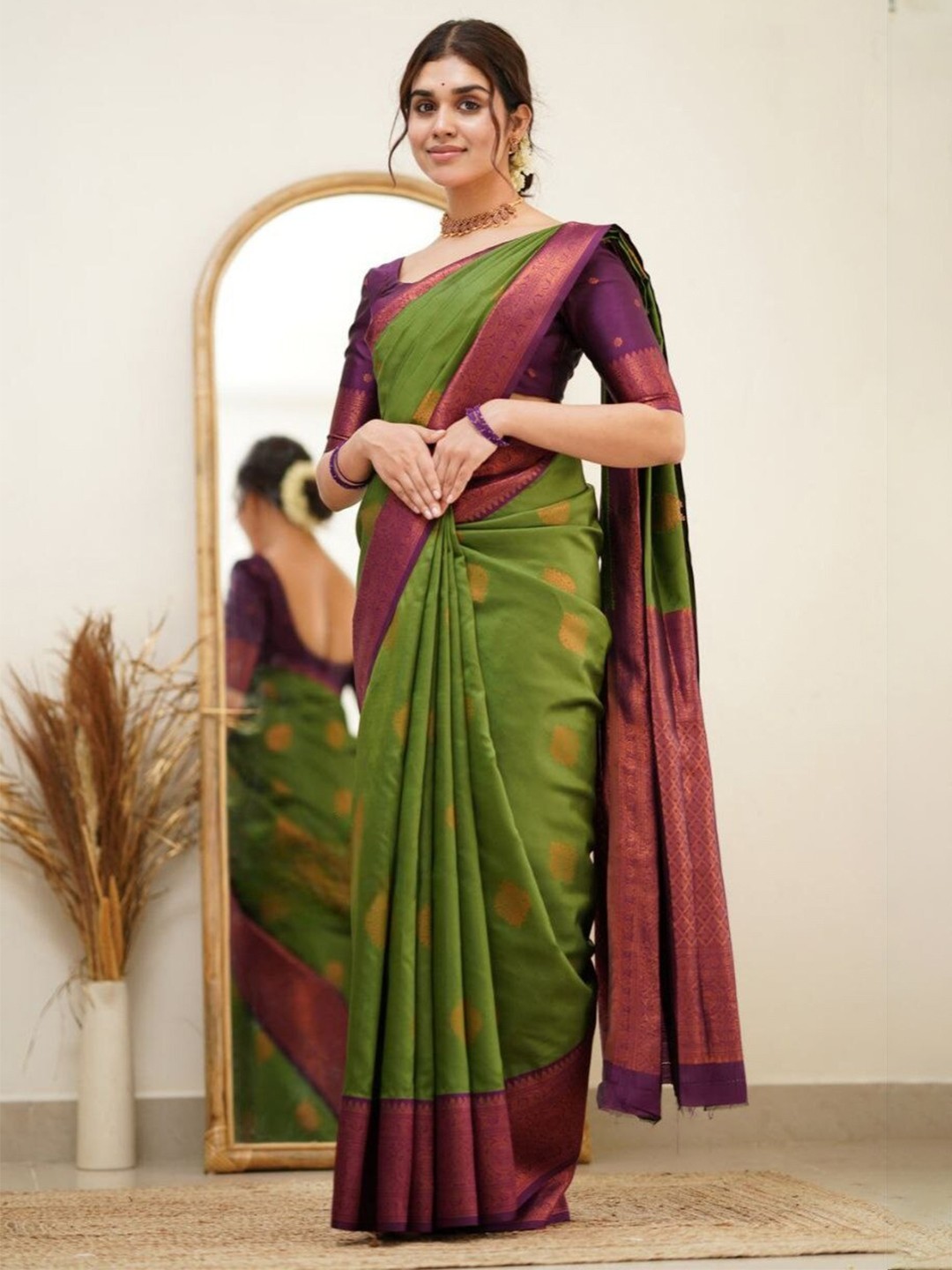 

Marziyaa Ethnic Motifs Woven Design Zari Silk Cotton Banarasi Saree, Green