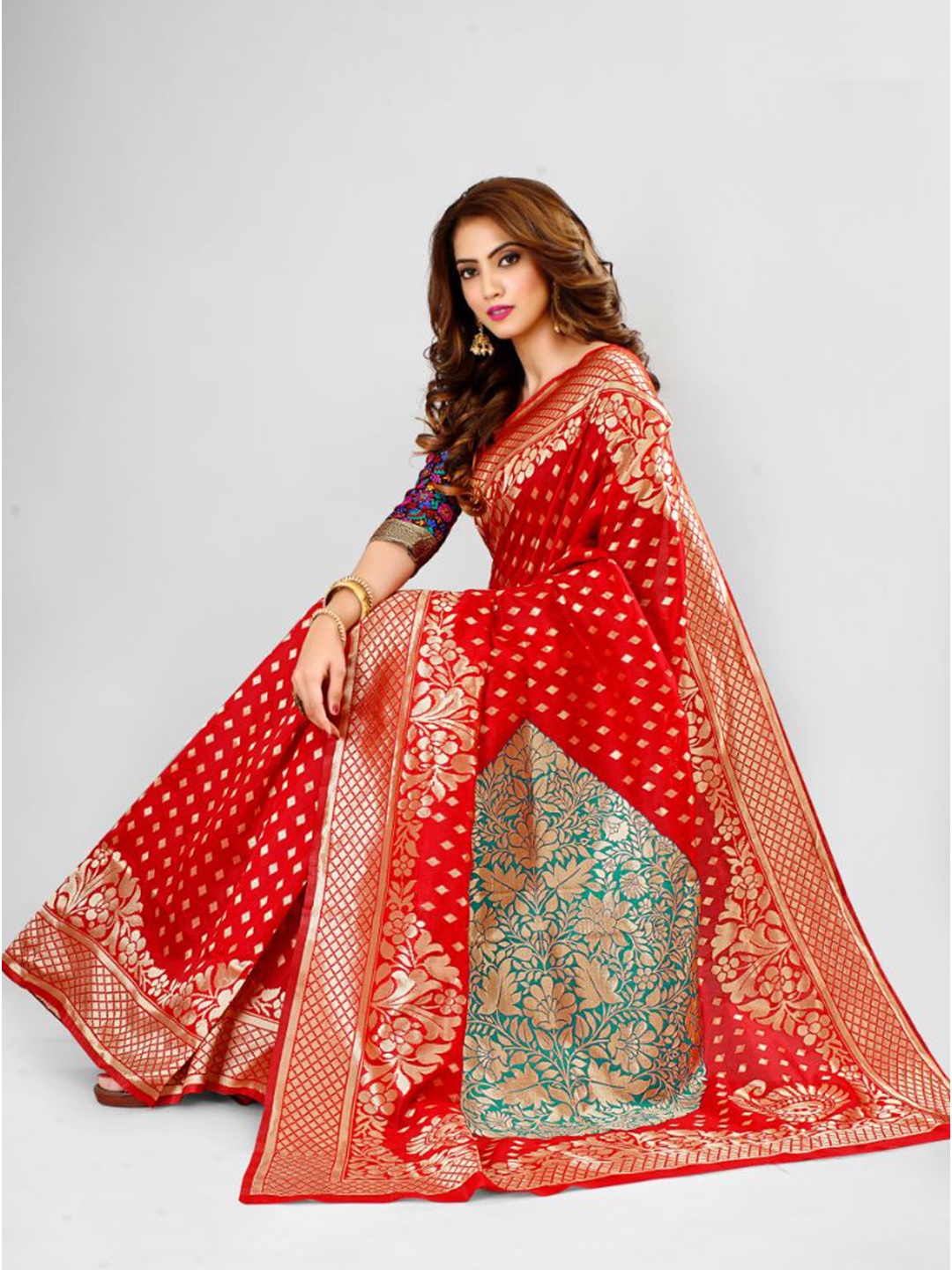 

Aagiri Floral Woven Design Zari Banarasi Saree, Red