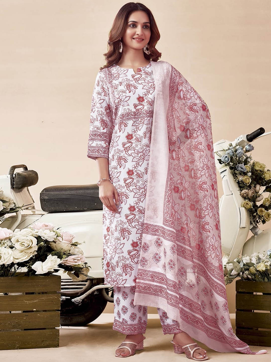 

SKYLEE Floral Printed Straight Kurta & Trousers With Dupatta, White