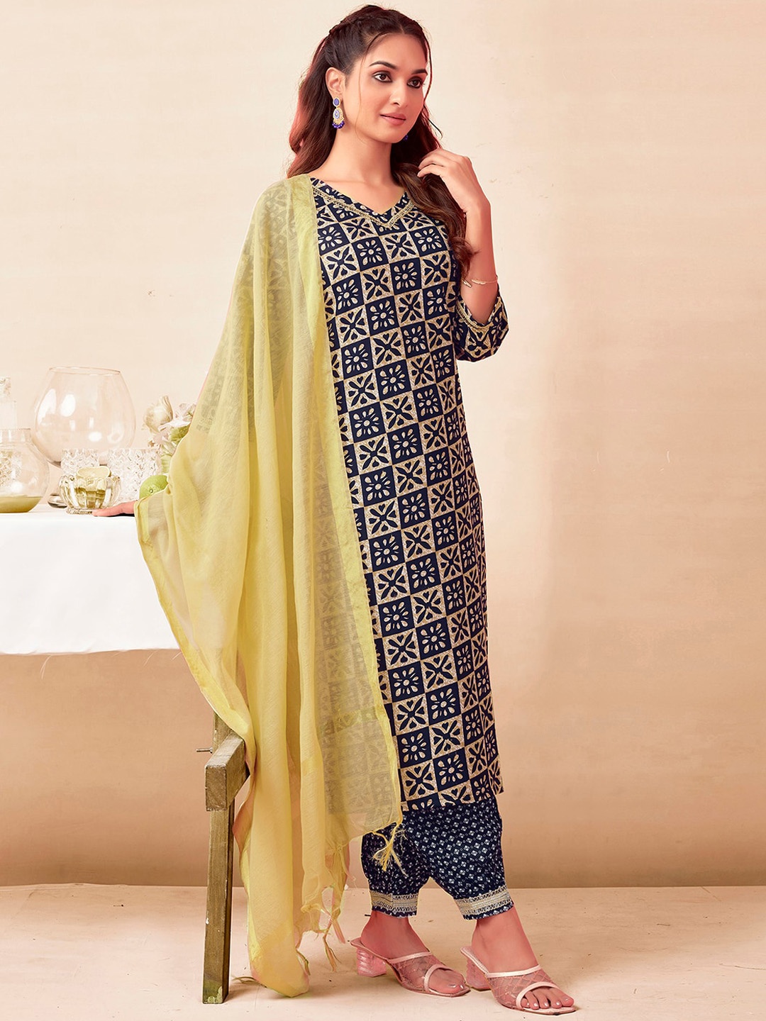 

SKYLEE Geomeric Printed Straight Kurta & Salwar With Dupatta, Navy blue